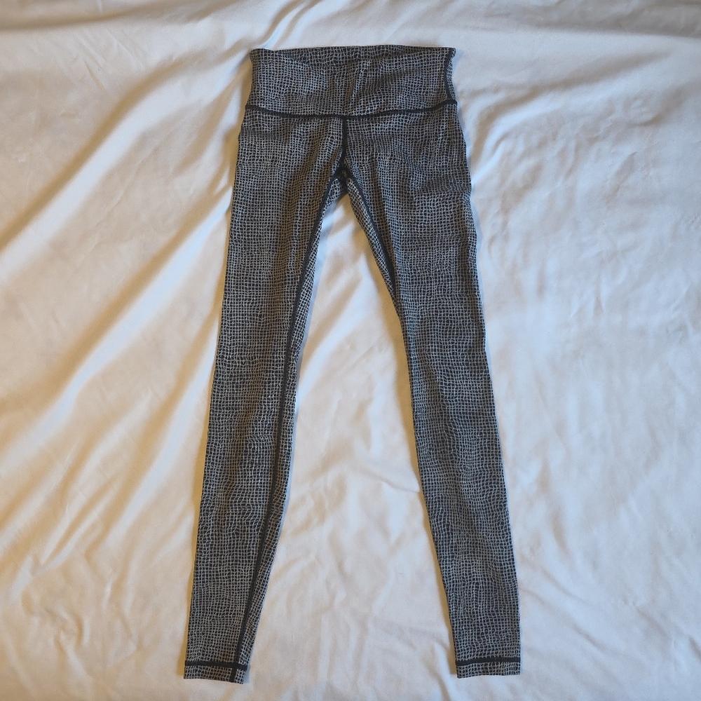 Lululemon Black And White Wunder Under Pant III Leggings Size 4
